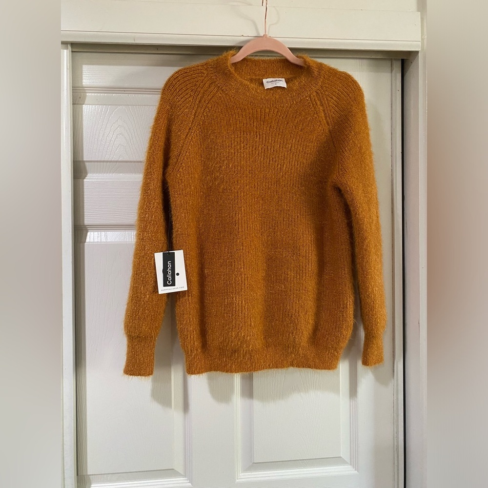 NWT Callahan Golden Crew Neck Sweater‎ Size Medium